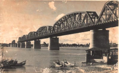 Sagaing Bridge, built 1934, partly demolished by British 1942; not rebuilt till 1954 